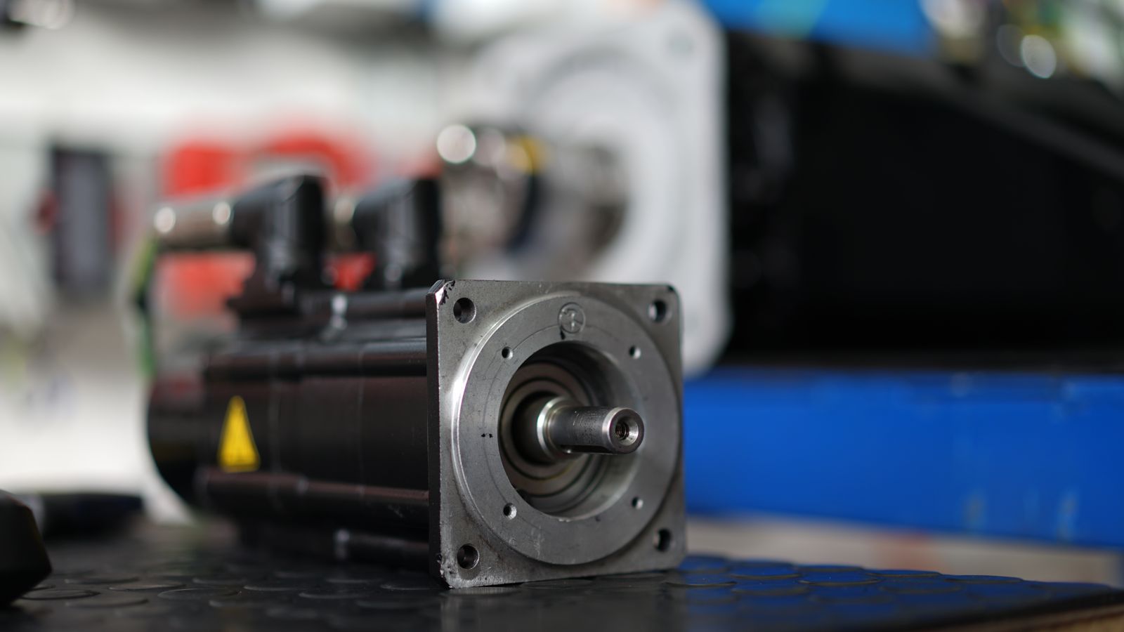 Servo motor