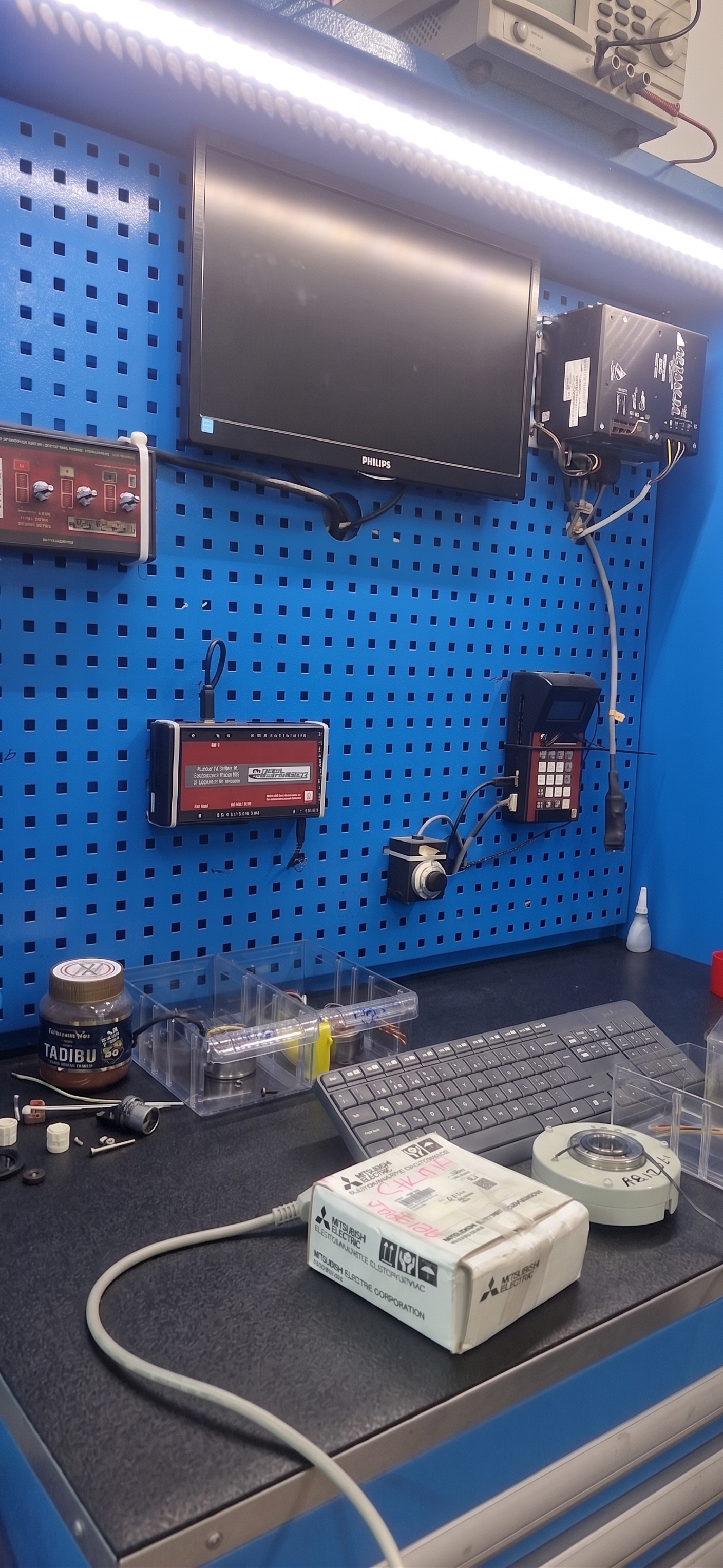 Devices connected on the test wall.